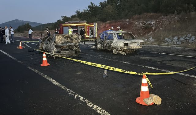 Karabük'te 2 otomobilin çarpıştığı kazada 3 kişi öldü, 5 kişi yaralandı