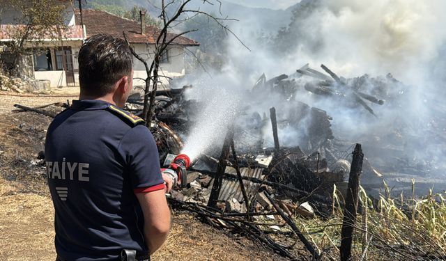Karabük'te evde çıkan yangın ormana sıçradı
