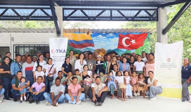 Kolombiya'da barış imzacısı ailelerin çocuklarına TİKA'dan eğitim merkezi desteği