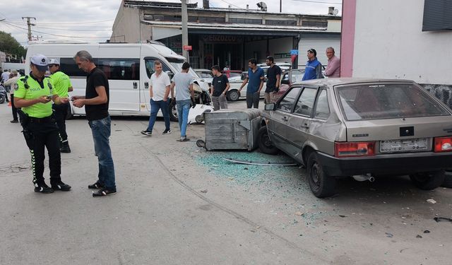 Kütahya'da servis minibüsü ile öğrenci servisinin çarpıştığı kazada 7 kişi yaralandı