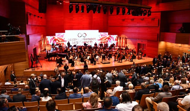 Kuzey Makedonya bağımsızlığının 34. yılını kutladı