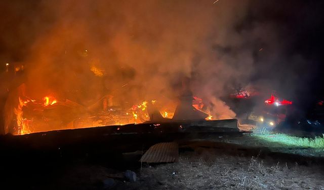 Malatya'da yanan 3 ev kullanılamaz hale geldi