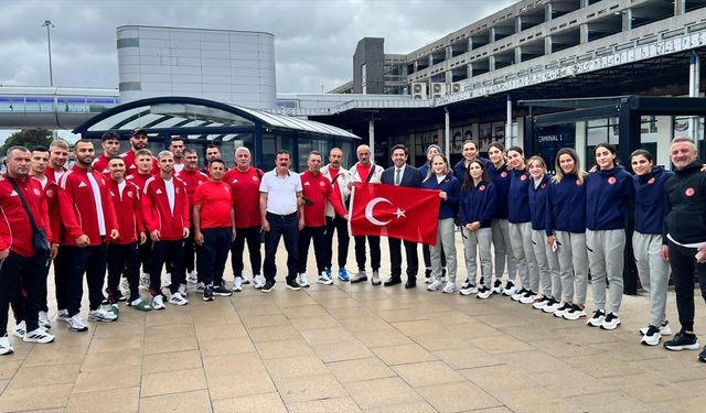 Milli boksörler, dünya şampiyonası için İngiltere'ye gitti