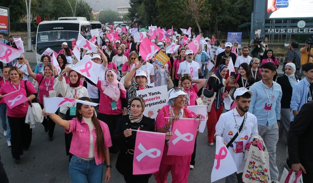Muş'ta gönüllüler, kansere dikkati çekmek için yürüdü