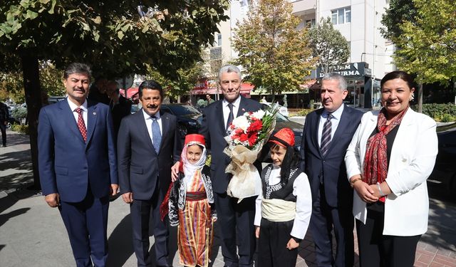 Ticaret Bakanı Bolat, Kırşehir'de ziyaretlerde bulundu