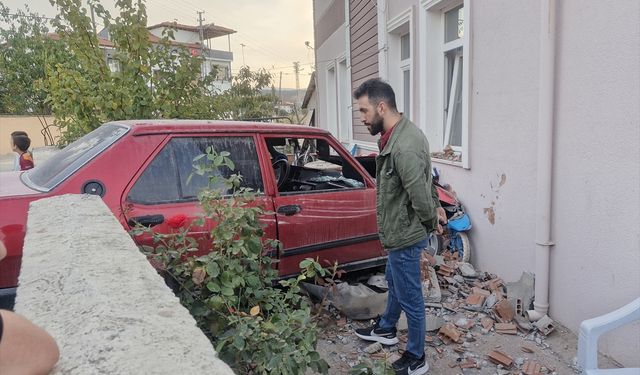 Tokat'ta otomobil ile elektrikli bisikletin çarpıştığı kazada 3 çocuk yaralandı