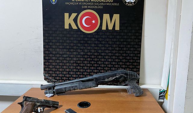 Tunceli'de inşaat alanında ruhsatsız tabanca ve pompalı tüfek ele geçirildi