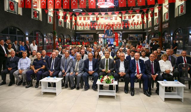 Uşak'ta 50 yıllık saat tamircisine 'Yılın Ahisi' ödülü verildi