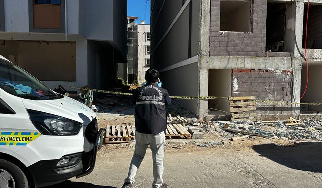 Uşak'ta apartmanın dördüncü katından düşten kişi öldü