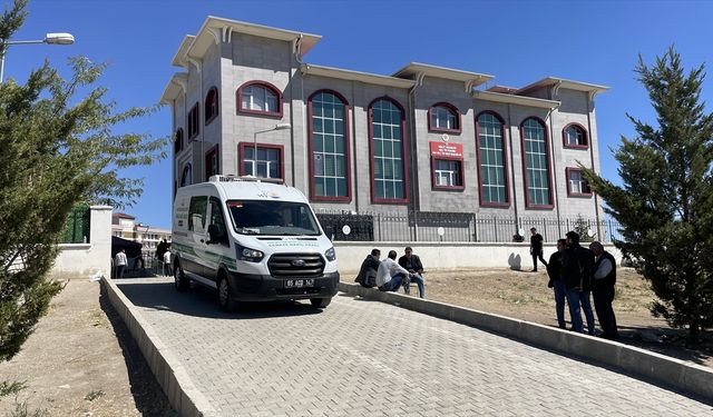 Van'da silahlı saldırıda ölen anne ve iki oğlunun cenazeleri defnedildi