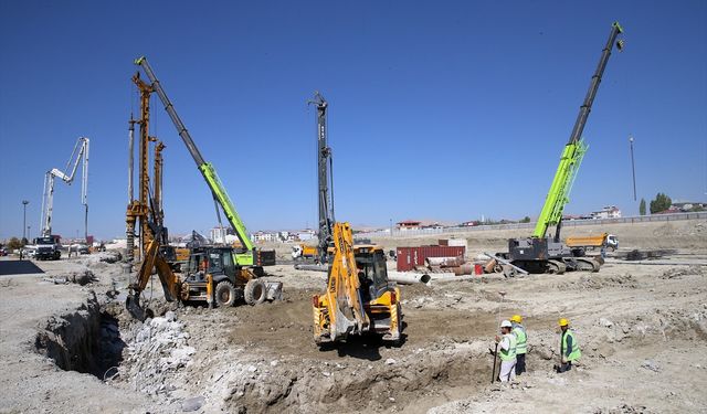 Van'ı 'sağlık üssü' haline getirecek şehir hastanesinin yapım çalışmaları devam ediyor