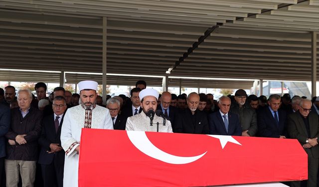 Yavuz Bülent Bakiler, memleketi Sivas'ta son yolculuğuna uğurlandı