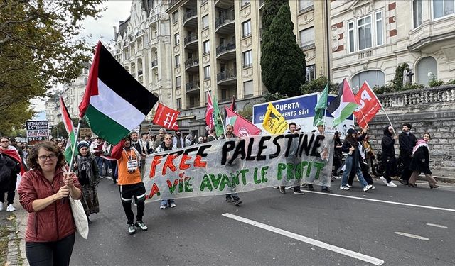 Cenevre'de binlerce kişi, Gazze'deki soykırımın son bulması için yürüdü