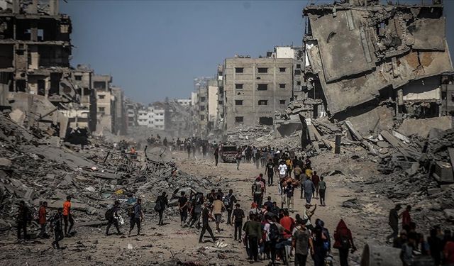 Gazze'de ateşkesin yürürlüğe girmesiyle yüz binlerce Filistinli kuzeyde "enkaz haline gelen" evlerine dönüyor