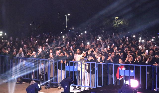 'Ay Yola' müzik grubu Türkiye'deki ilk konserini Erzurum'da verdi