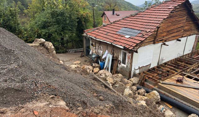 Bartın'da yağış heyelana neden oldu