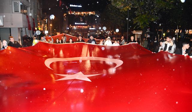 Bilecik'te Cumhuriyet'in 102. yılı fener alayıyla kutlandı