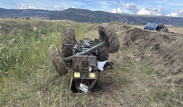 Bilecik'te su kanalına devrilen traktörün sürücüsü öldü