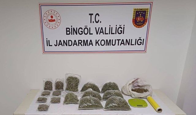 Bingöl'de 3 kilo 646 gram esrar ve skunk ele geçirildi
