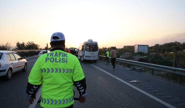 Denizli'de kamyonun çarptığı minibüsteki 1 kişi öldü