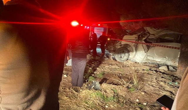 Denizli'de minibüsün devrildiği kazada 2 kişi öldü