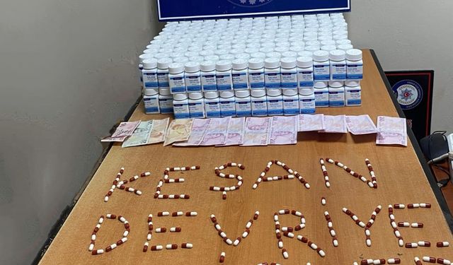 Edirne'de otomobilinde uyuşturucu hap ele geçirilen zanlı gözaltına alındı