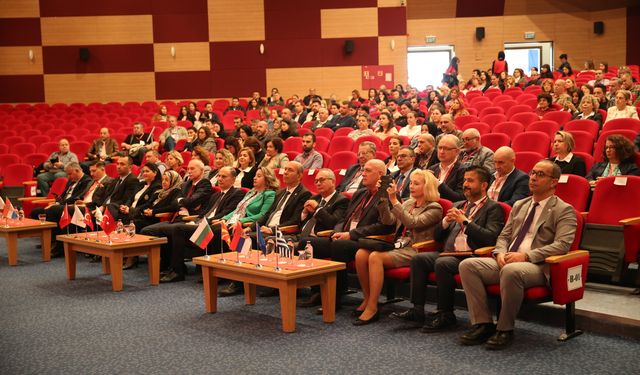 Edirne'de yapay zekanın eğitimi dönüştürmedeki rolü ele alındı