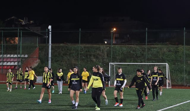Edirne'nin tek kadın futbol takımı yeni sezona şampiyonluk hedefiyle hazırlanıyor