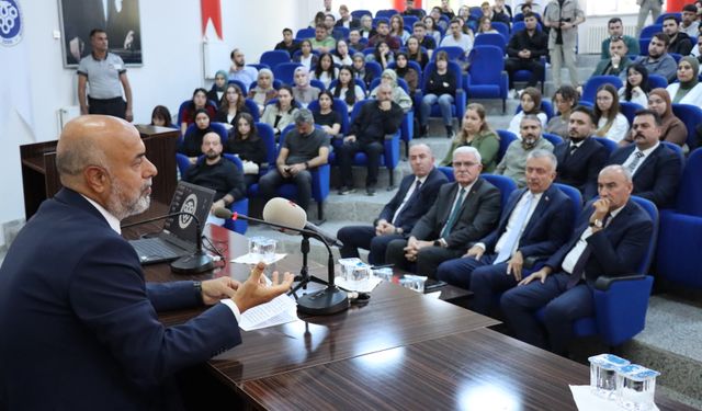 Erzincan Binali Yıldırım Üniversitesi Hukuk Fakültesinde ilk dersin konusu 'Filistin' oldu
