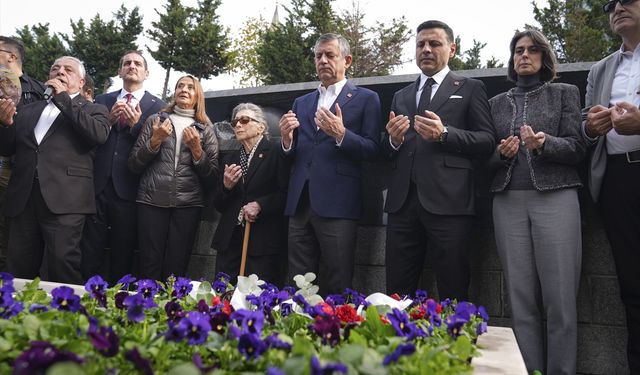 Eski Başbakan Yardımcılarından Erdal İnönü kabri başında anıldı