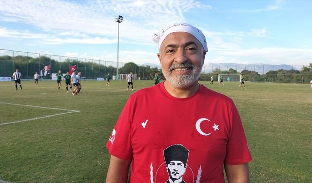 Eski ünlü futbolcular turnuvada buluştu