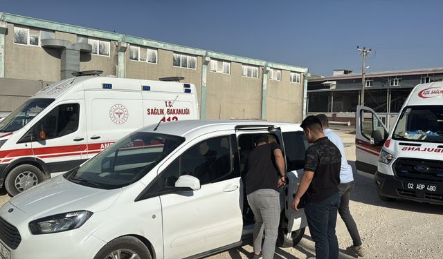 GÜNCELLEME - Adıyaman'da annesiyle tartıştığı iddia edilen babasını bıçakla yaralayan genç tutuklandı