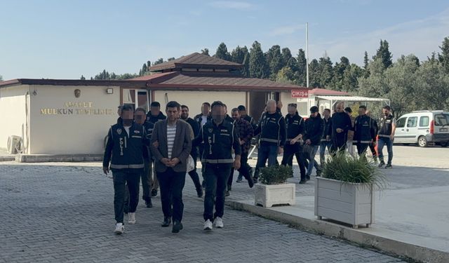 GÜNCELLEME - Yalova Göç İdaresi Müdürü ile 8 şüpheli adliyede