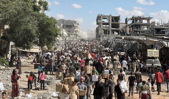 İsrail ile varılan ateşkesin ardından Gazze'ye insani yardım tırlarının girişi başladı