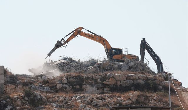İsrail ordusu, Batı Şeria'da Filistinlilere ait iki evi yıktı