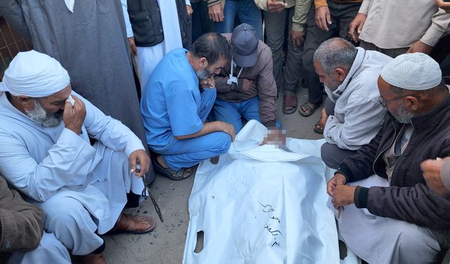 İsrail'in ateşkesi ihlal ederek Gazze'ye düzenlediği saldırılarda ölenlerin sayısı 91'e yükseldi