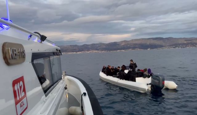 İzmir açıklarında 26 düzensiz göçmen kurtarıldı