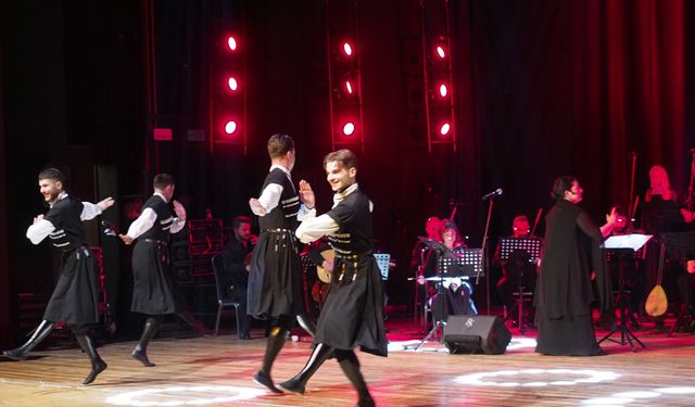 İzmir Devlet Türk Dünyası Dans ve Müzik Topluluğu'ndan 29 Ekim özel konseri