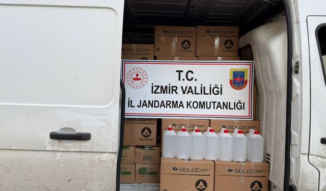İzmir'de kaçakçılık operasyonunda 1 ton etil alkol ele geçirildi