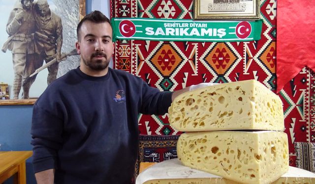 Kars'ın tescilli gravyer peyniri tezgahlarda yerini aldı