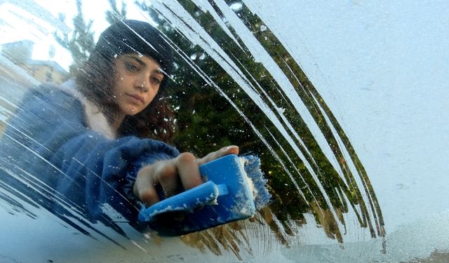 Kars'ta kar yağışıyla köyler beyaza büründü