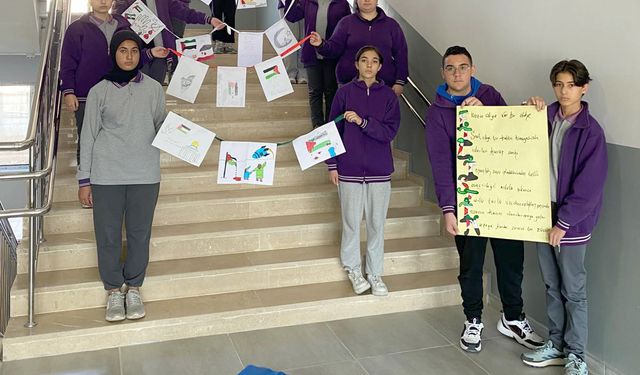 Kars'ta öğrenciler Küresel Sumud Filosu'na destek için buluştu