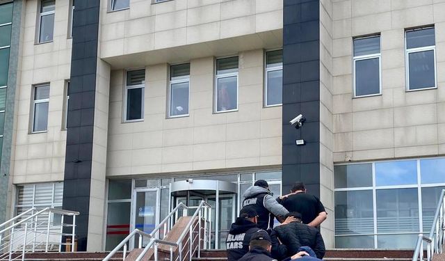 Kars'ta yasa dışı silah ticareti operasyonunda 3 şüpheli tutuklandı