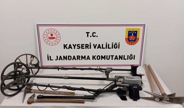 Kayseri'de izinsiz kazı yapan 4 zanlı suçüstü yakalandı