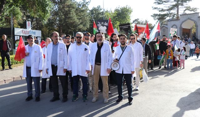 Kayseri'de sağlık çalışanları Gazze'ye destek için 'vicdan yürüyüşü' düzenledi