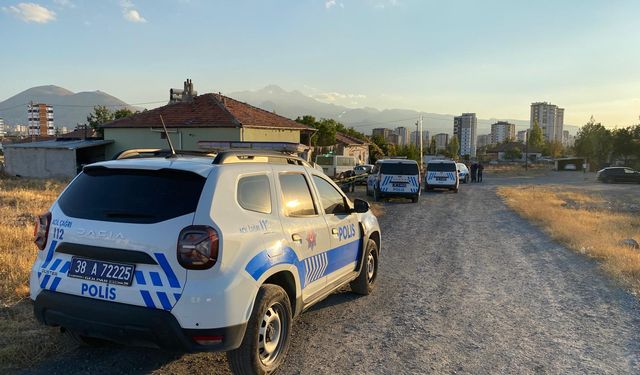 Kayseri'de silahlı saldırıya uğrayan baba ve oğlu yaralandı
