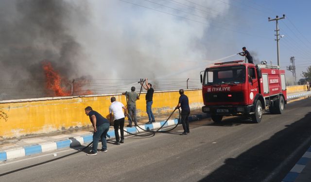 Kilis'te kauçuk üretim fabrikasında çıkan yangın söndürüldü