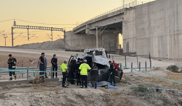 Konya'da devrilen otomobildeki 1 kişi öldü, 1 kişi yaralandı