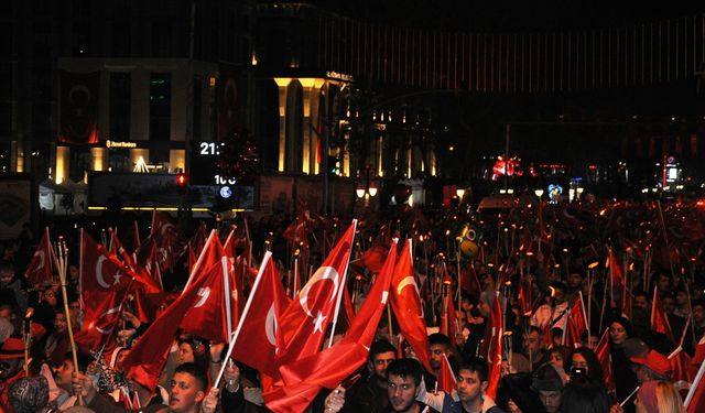 Kütahya ve Çanakkale'de Cumhuriyet Bayramı dolayısıyla fener alayı düzenlendi
