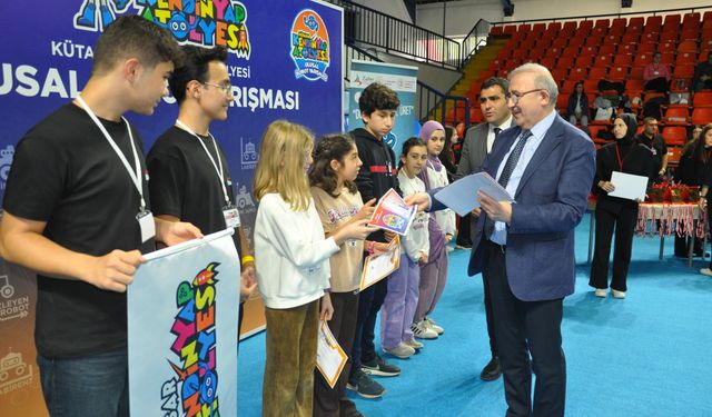 Kütahya'da Ulusal Robot Yarışması'nda dereceye girenlere ödülleri verildi